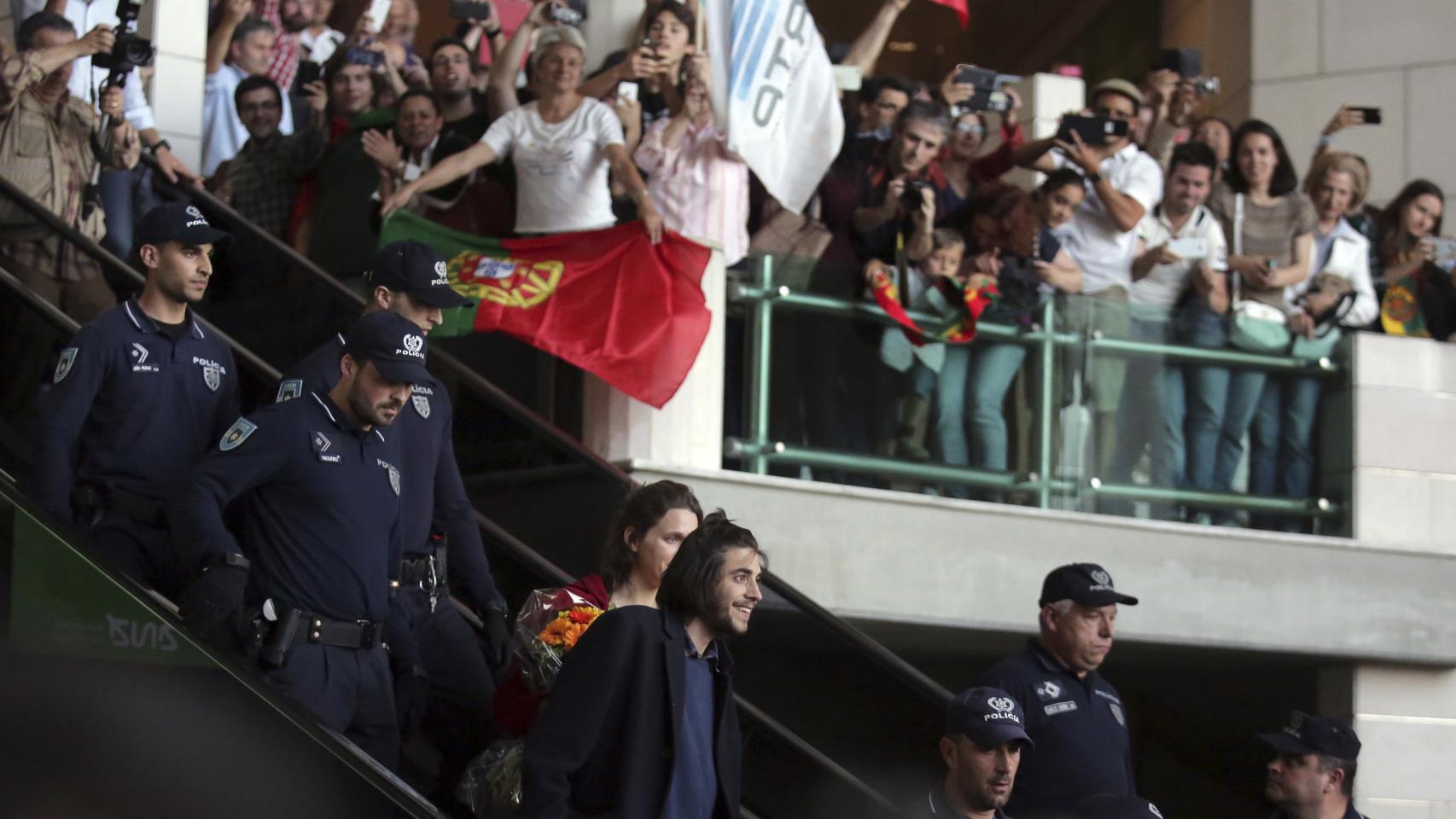 Salvador Sobral en el aeropuerto de Lisboa.