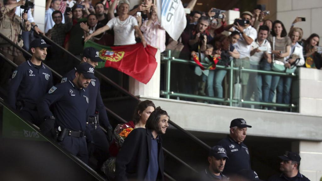 Salvador Sobral en el aeropuerto de Lisboa.