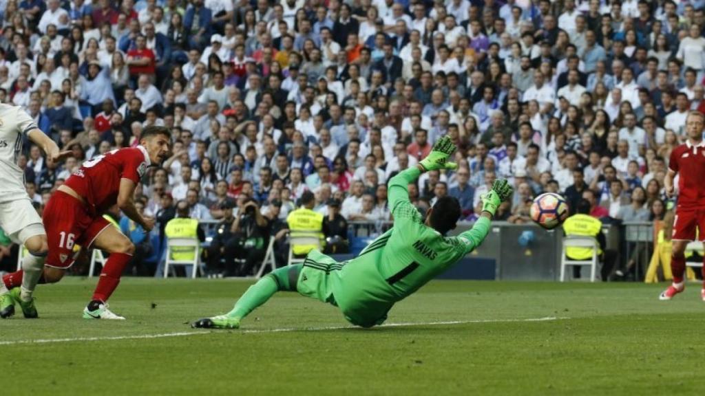 Keylor Navas salva un gol. Foto: Pedro Rodríguez / El Bernabéu