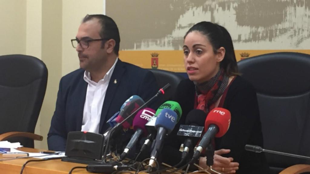 Los concejales del Ayuntamiento de Talavera de la Reina Jonatan Bermejo y Montaña Palacios