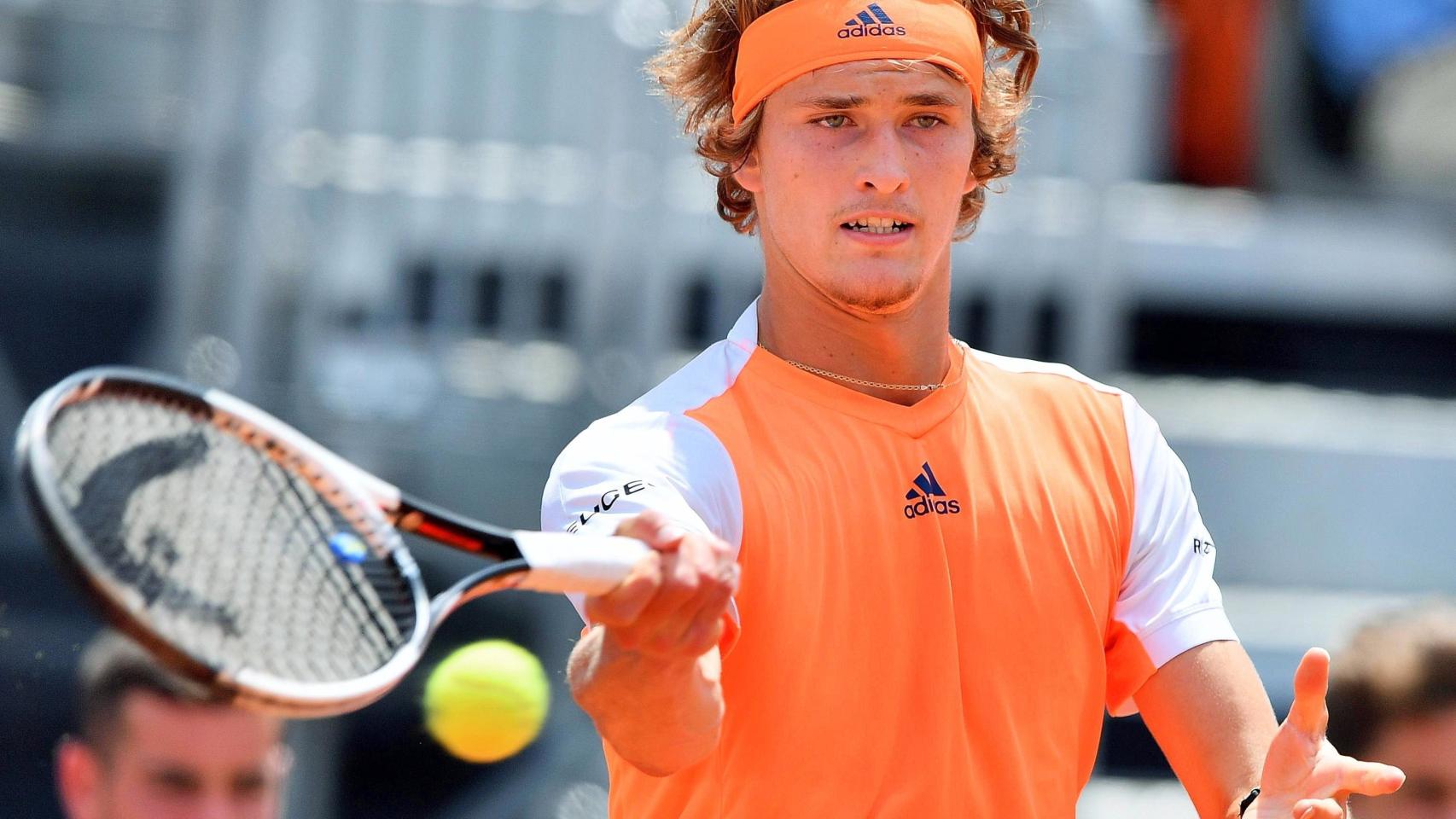Alexander Zverev, golpeando una derecha en el torneo de Roma.