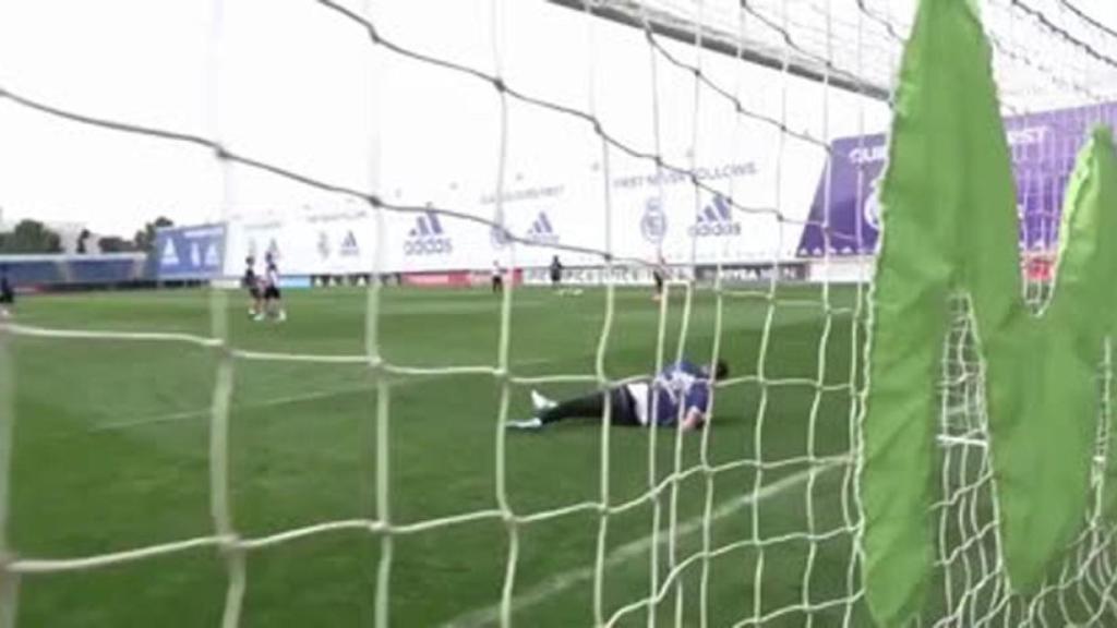 Entrenamiento de los porteros del Real Madrid antes del Celta