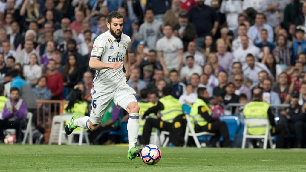 Nacho conduciendo el balón. Foto: Pedro Rodríguez / El Bernabéu