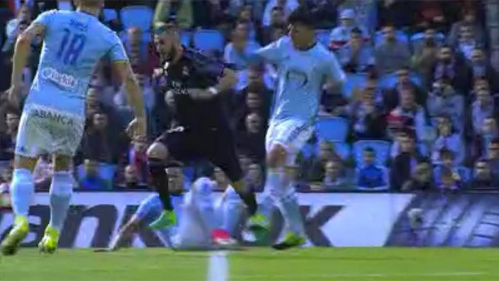 Penalti no pitado sobre Karim Benzema