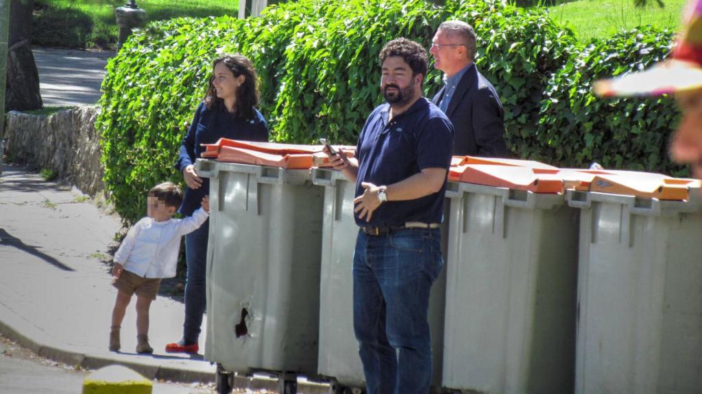 La familia Gallardón disfruta de una jornada en el zoo.