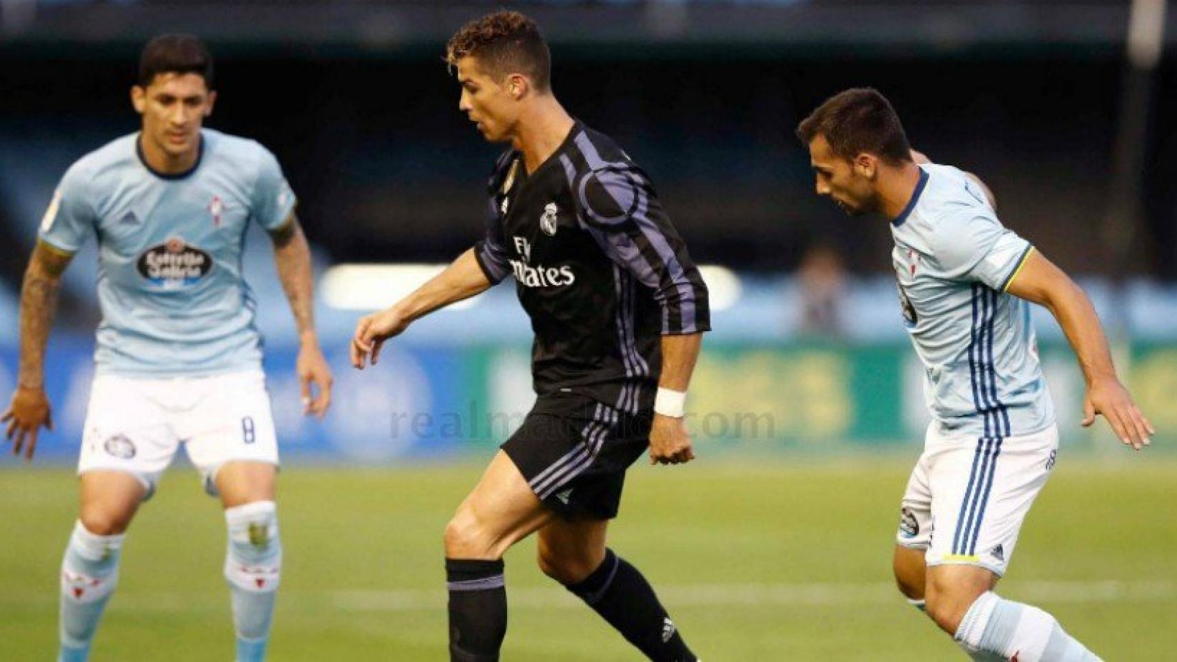 Cristiano, solo con el esférico en Balaídos