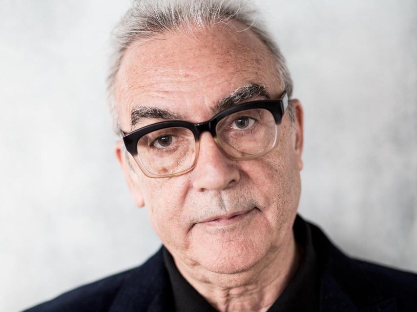 Millas se define como lector enfermizo.