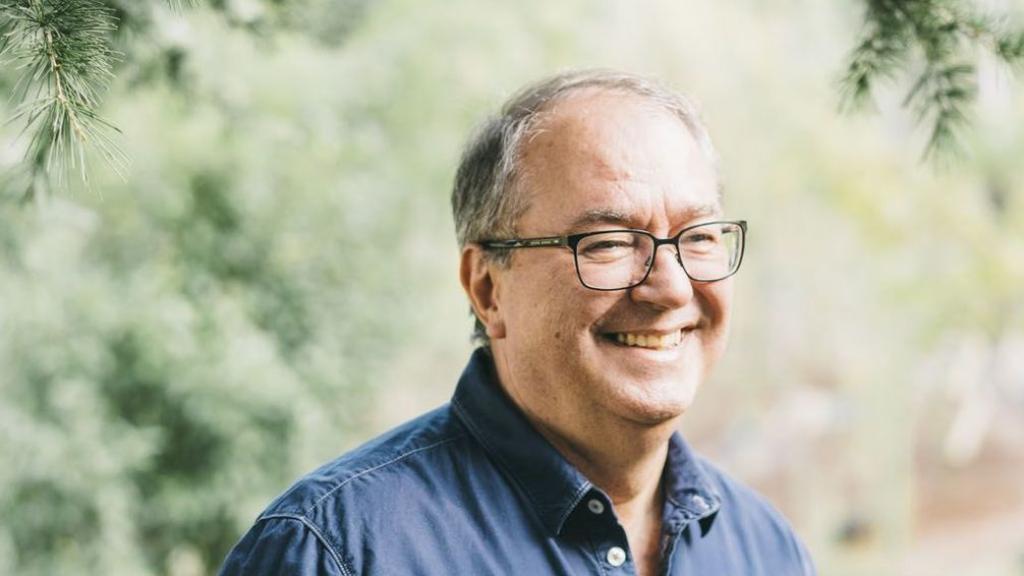 Enric Corbera difunde la bioneuroemoción. Gana 2,5 millones al año. Dice que el cáncer se cura sin tratarlo.