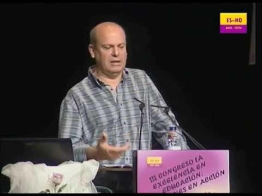 José Ramón Llorente. Le recomendó a un joven, Mario, que dejase de tratarse el cáncer. Va a ser juzgado por ello.