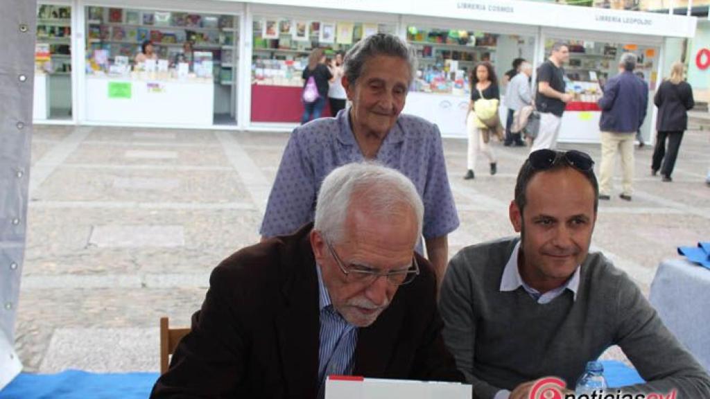 Foto Feria Libro Luis Mateo