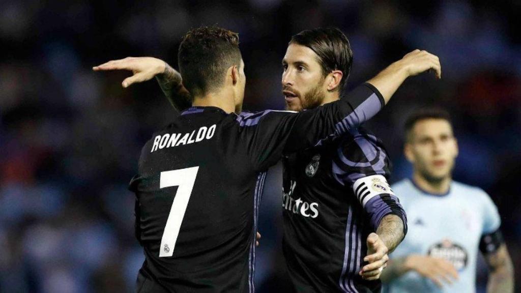 Abrazo de Sergio Ramos y Cristiano en Balaídos