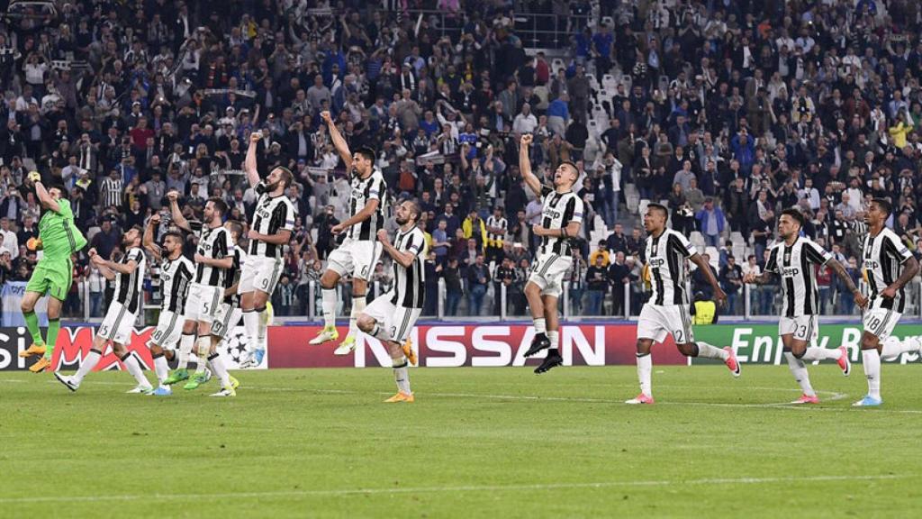 La Juve celebra el repaso al Barça. Foto: Twitter (@juventusfc)
