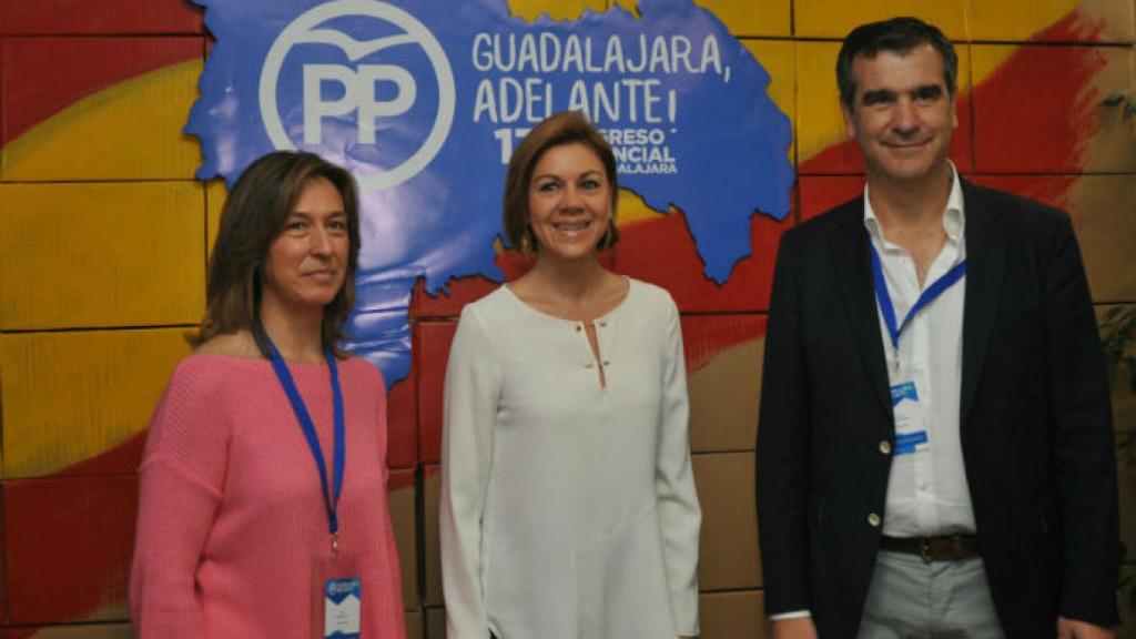 Cospedal en Guadalajara, flanqueada por Ana Guarinos y Antonio Román.