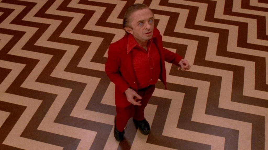 Michael J. Anderson en un fotograma de Twin Peaks.