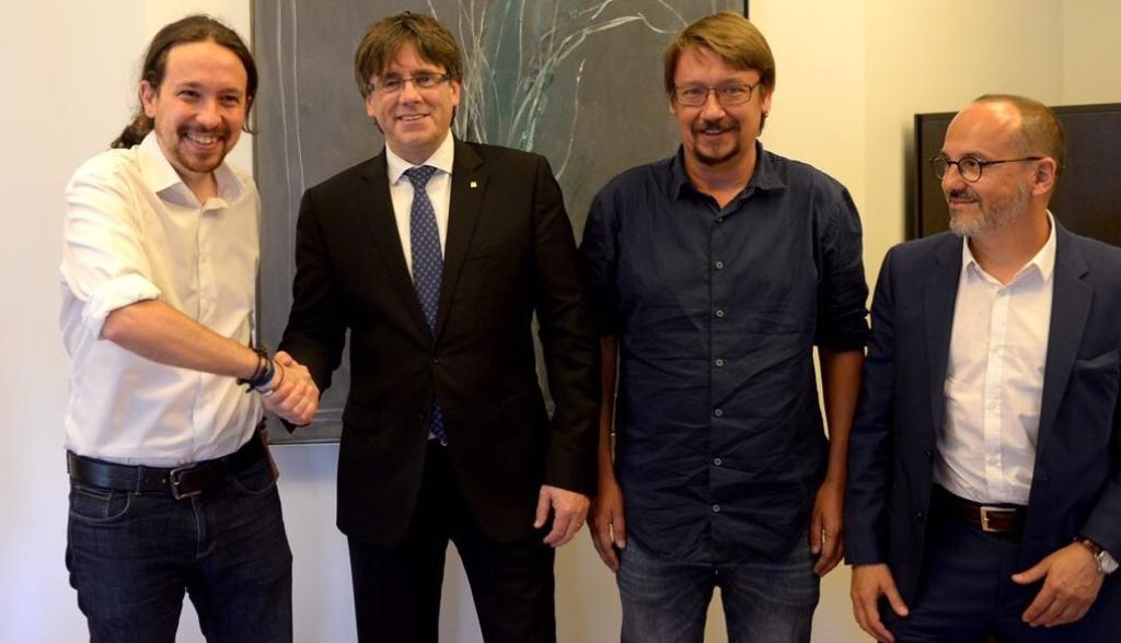 Iglesias y Puigdemont este lunes en Madrid.