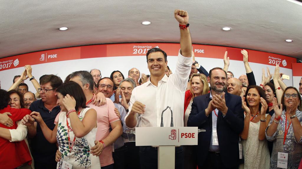 Pedro Sánchez celebra su victoria en las primarias del PSOE.