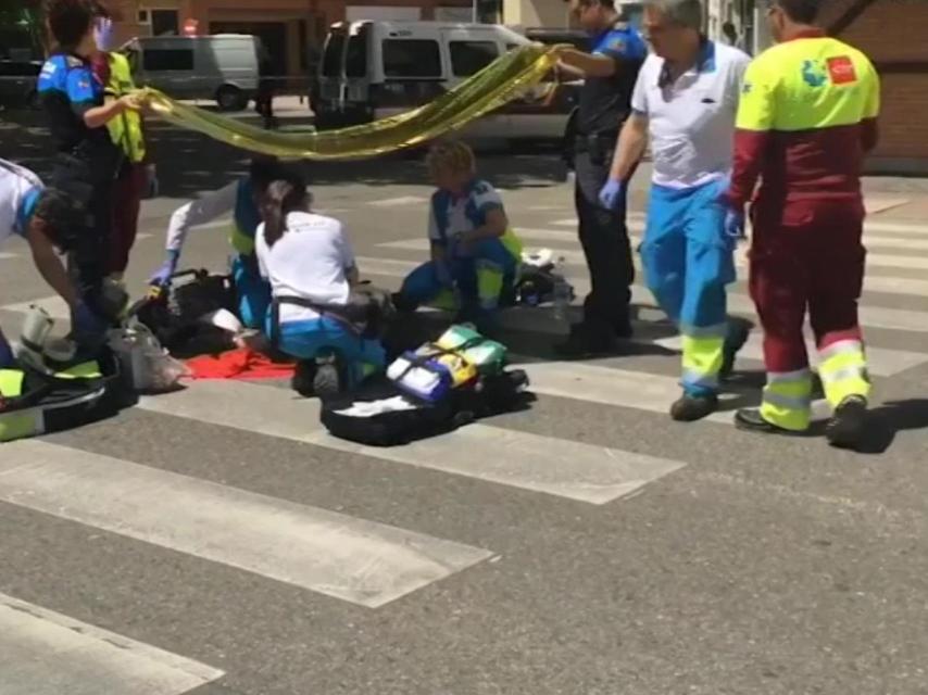 Los ser vicios de emergencia del Summa tratando de reanimar a Ramón.