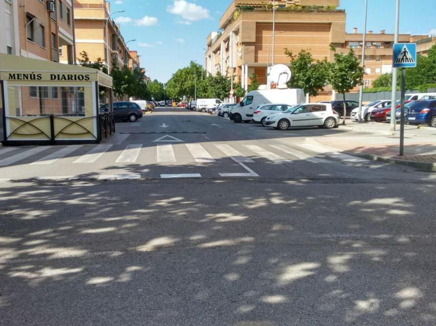 Desde la esquina del bar, muchos fueron los vecinos que saltaron a socorrer a Ramón.