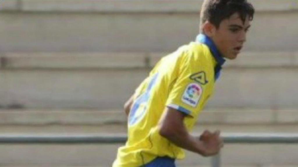 Raúl Asencio en un partido con Las Palmas