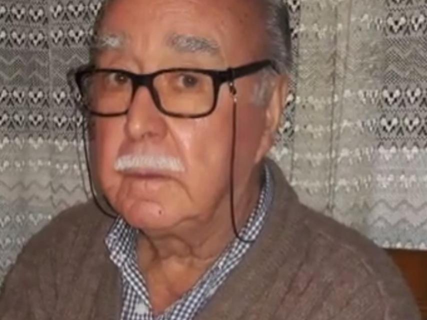 Ramón cuidaba de Amalia, su mujer, con ayuda de una asistenta.