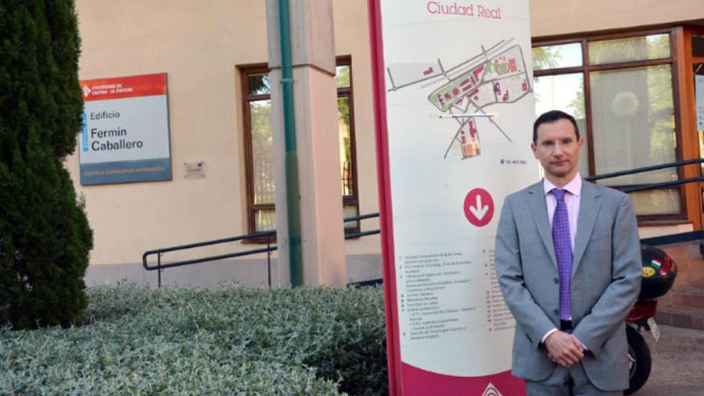 Mario Gerardo Piattini Velthuis.