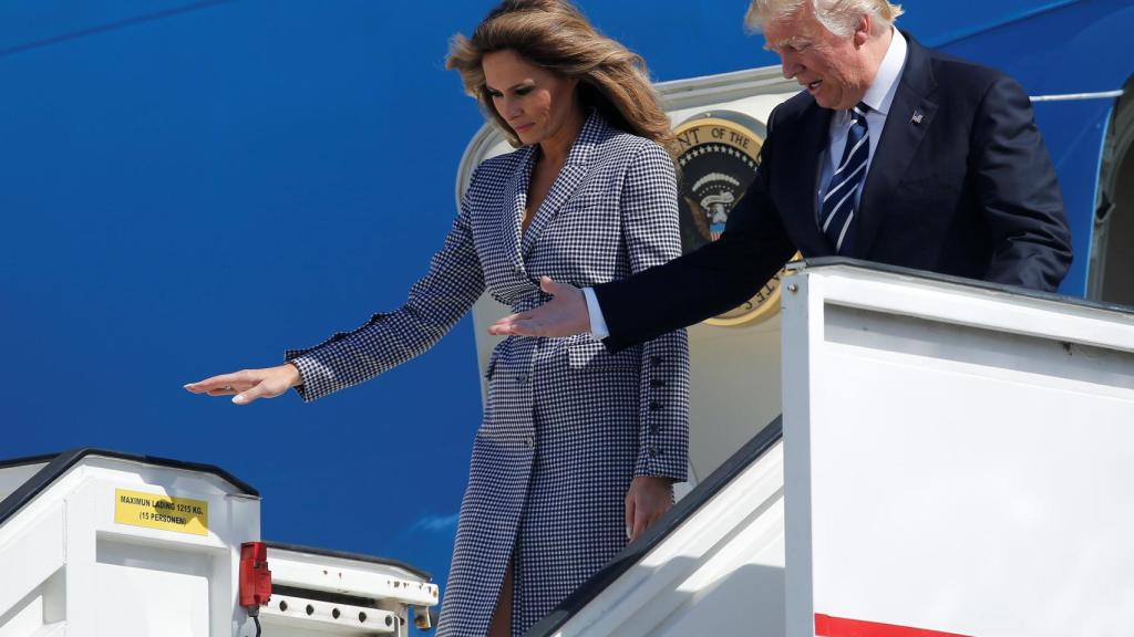Trump y Melania, a su llegada al aeropuerto de Bruselas