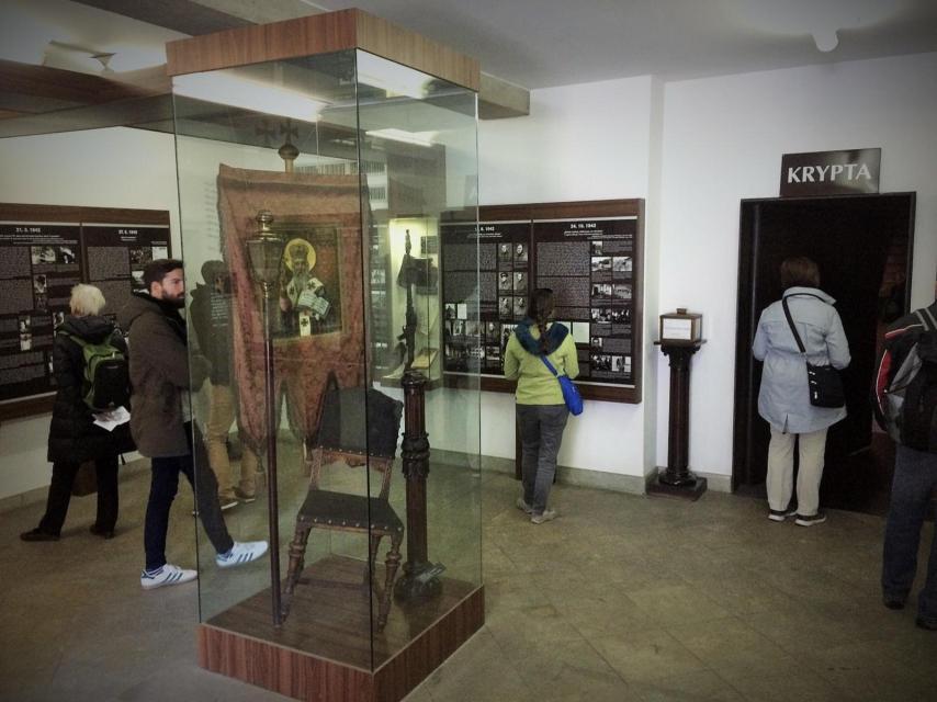 Museo a la entrada de la cripta de San Cirilo y San Metodio que recuerda la historia de la Operación Antropoide.