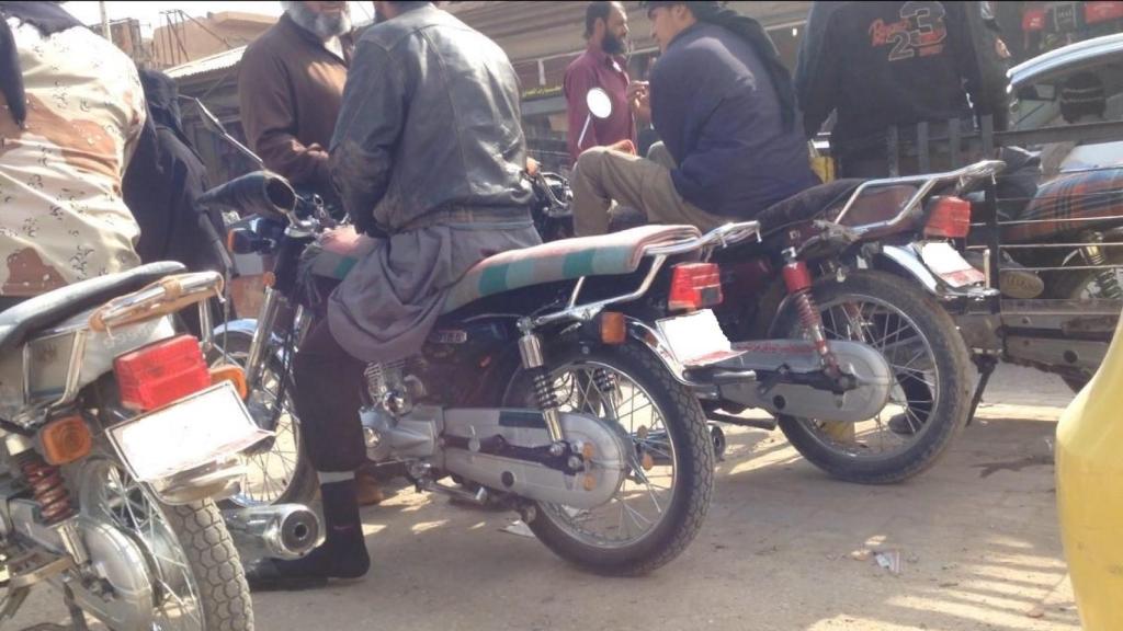 Tienda de motos en Al-Mayadin.