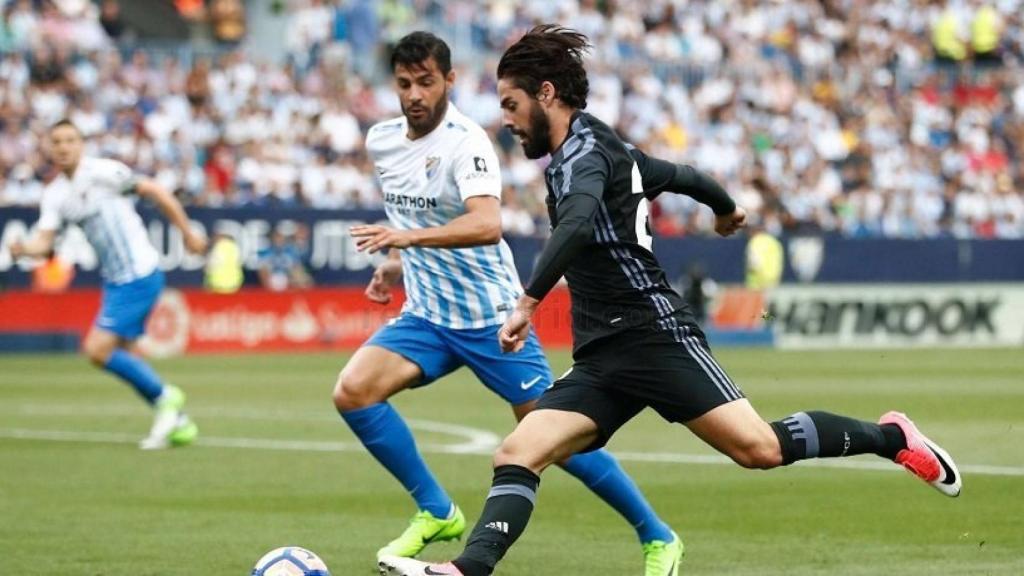Isco encara a Miguel Torres