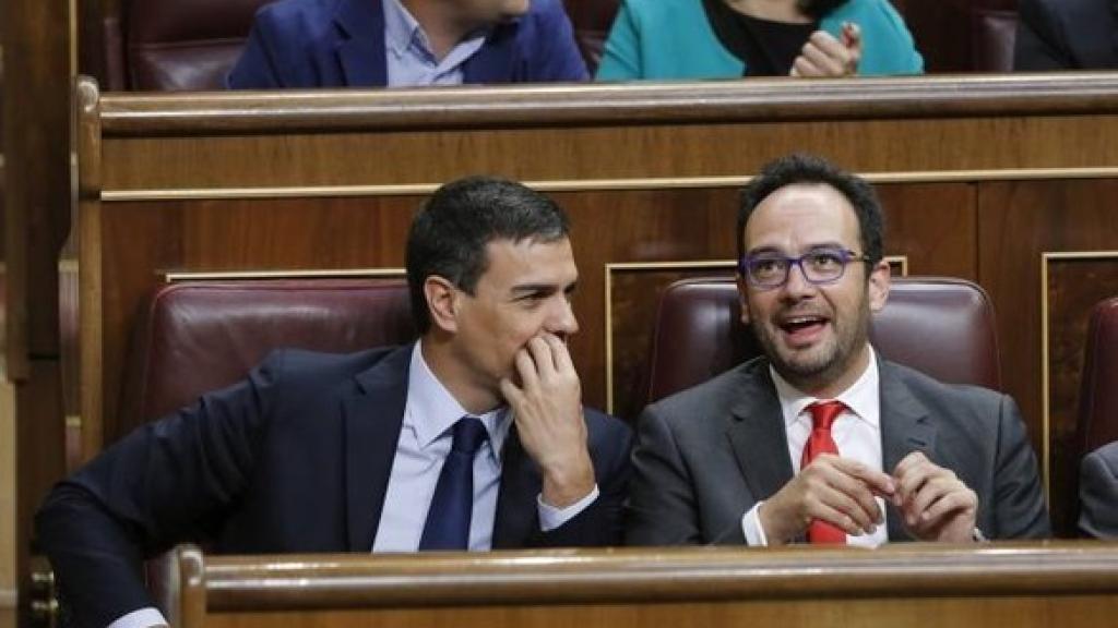 Pedro Sánchez y Antonio Hernando juntos en el Congreso