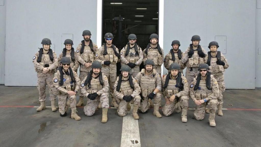 Un grupo de soldados españoles a bordo del Galicia.