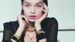 Imagen de la campaña de Karl Lagerfeld y Swarovski. | Foto: Swarovski.