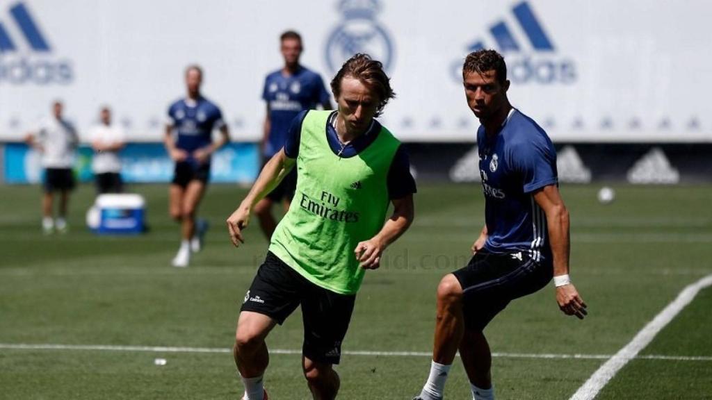 Modric controlando la pelota