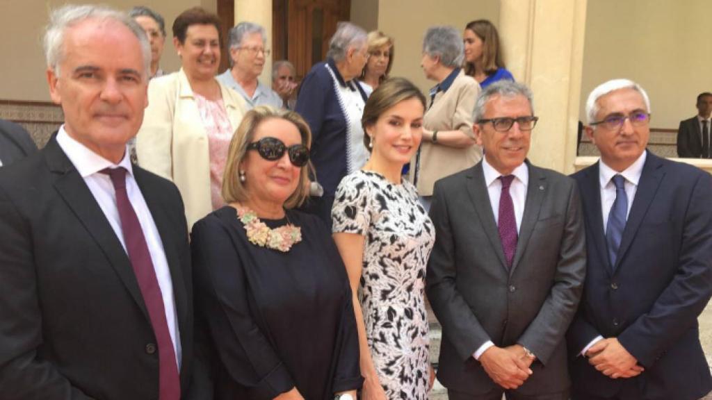 César Martín, Esther Esteban, la Reina Letizia, Antonio González (ABC) y Augusto González (La Crónica de Guadalajara)