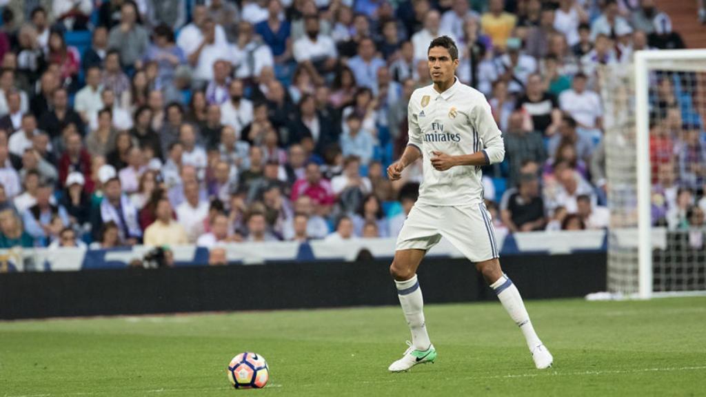 Raphael Varane en el partido frente al Sevilla. Foto: Pedro Rodríguez / El Bernabéu