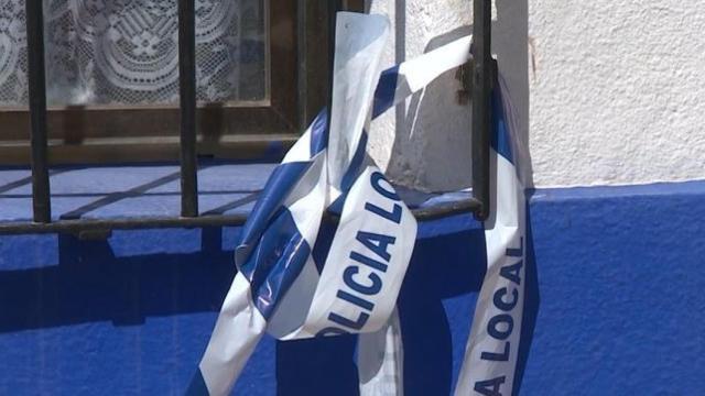 Un hombre mata a machetazos a una compañera en la oficina y después se ahorca