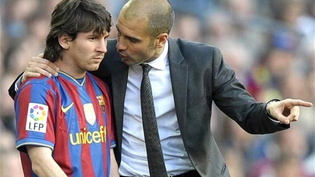 Guardiola habla con Messi.