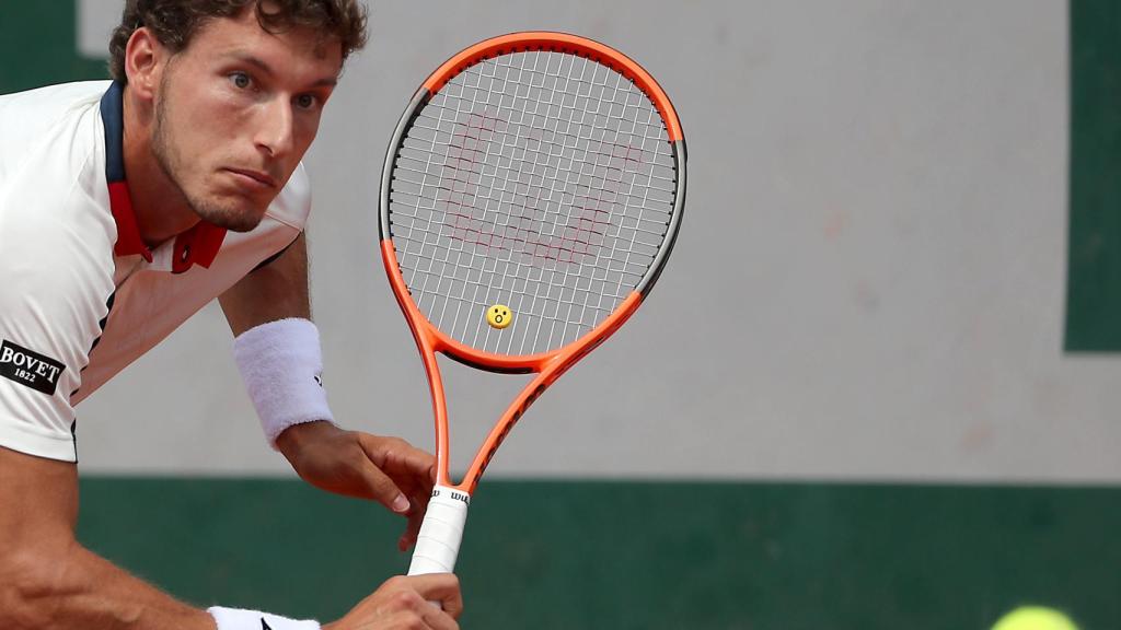 Carreño, persiguiendo una pelota en Roland Garros.
