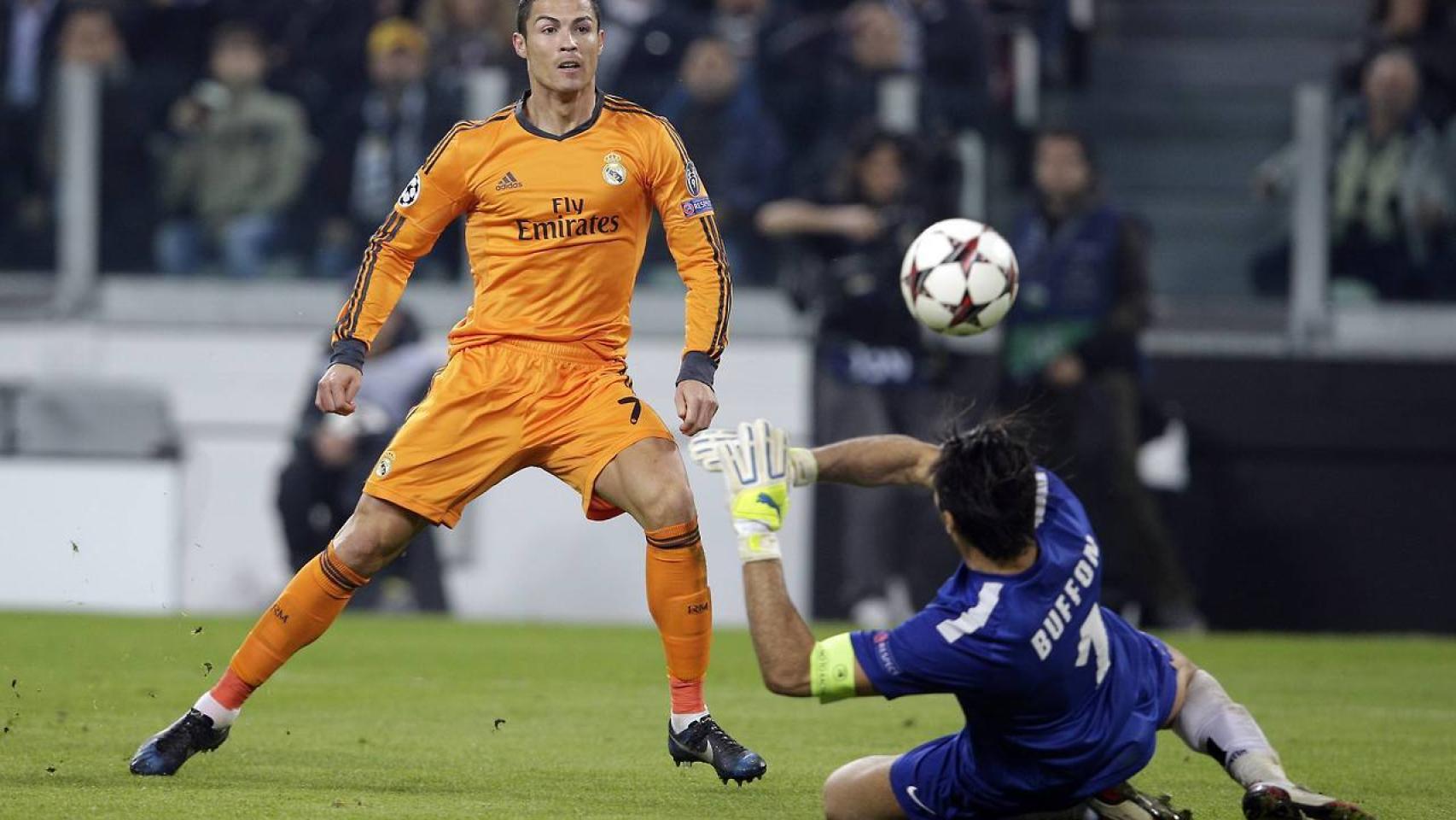 Un remate de Cristiano a Buffon en un Juventus - Madrid.