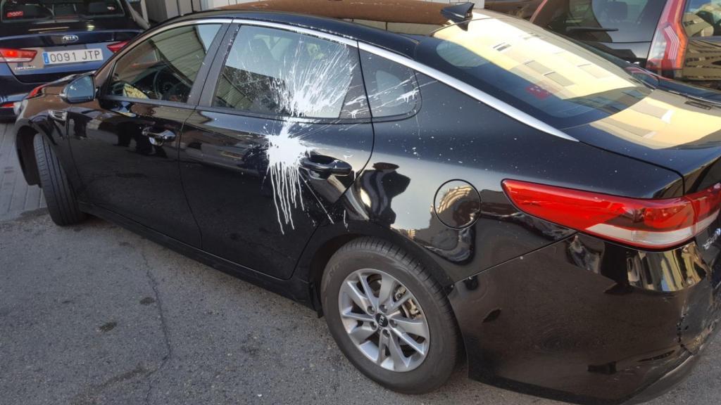 Imagen cedida por Unauto de un coche de VTC atacado hoy.