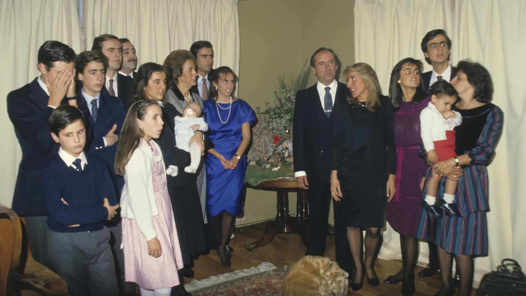 José María Ruiz-Mateos con Teresa Rivero y sus hijos, 1980.