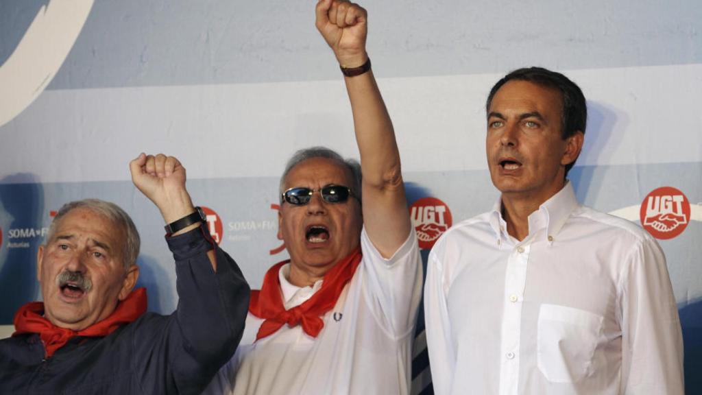 Fernández Villa, junto a Alfonso Guerra y José Luis Rodríguez Zapatero en la fiesta del Rodiezmo.