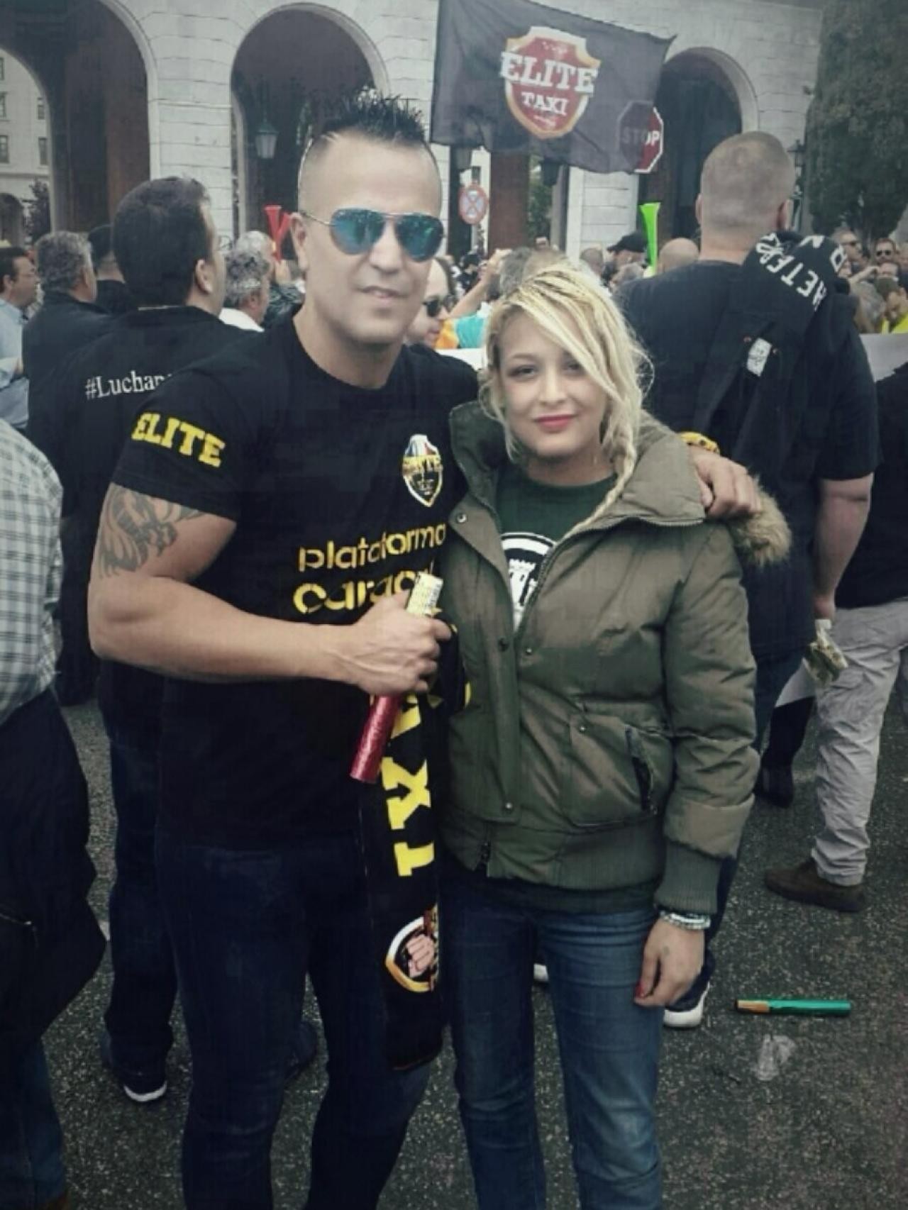 Peseto loco posa en esta foto con Melisa D. Ruiz, de Hogar Social Madrid