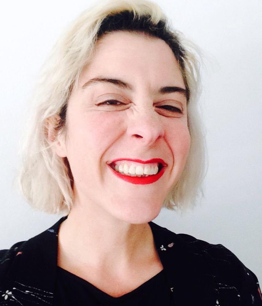 Lucía Lijtmaer combate el machismo con ironía.