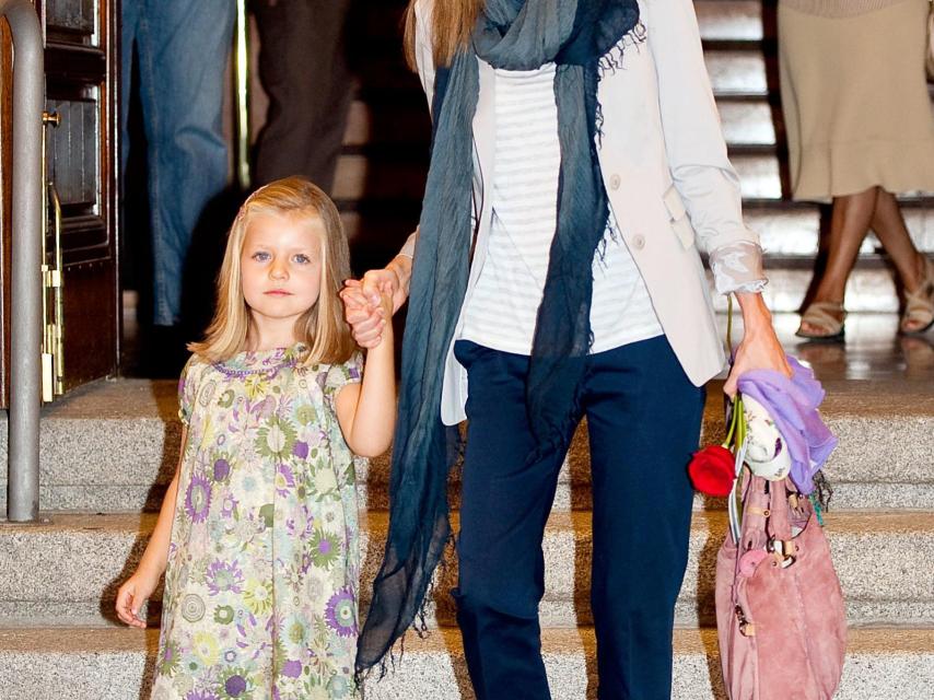 Leonor acude junto a su madre al teatro a ver El lago de los cisnes