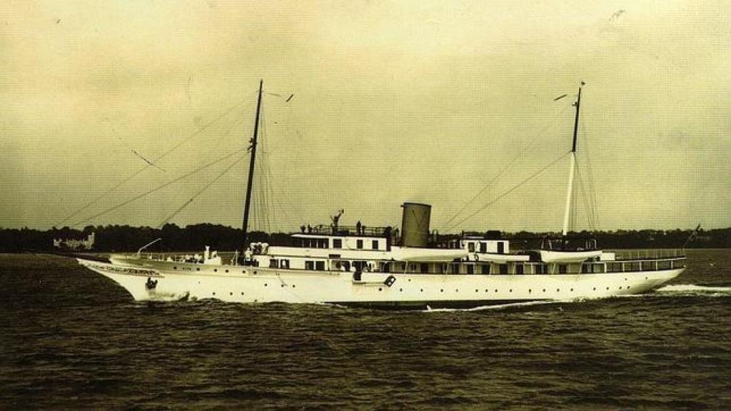 El yate Giralda, propiedad del rey Alfonso XIII, fue adquirido por testaferros de Negrín en Reino Unido  y rebautizado como Vita para trasladar a México oro y obras artísticas incautadas por la República a particulares e instituciones.