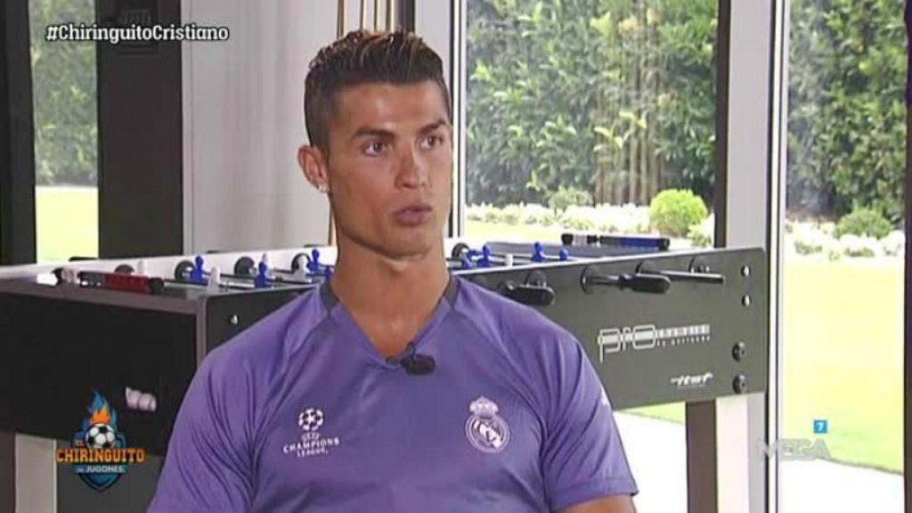 Cristiano habla con Pedrerol sobre el debate de la portería   Foto: Twitter (@elchiringuitotv)