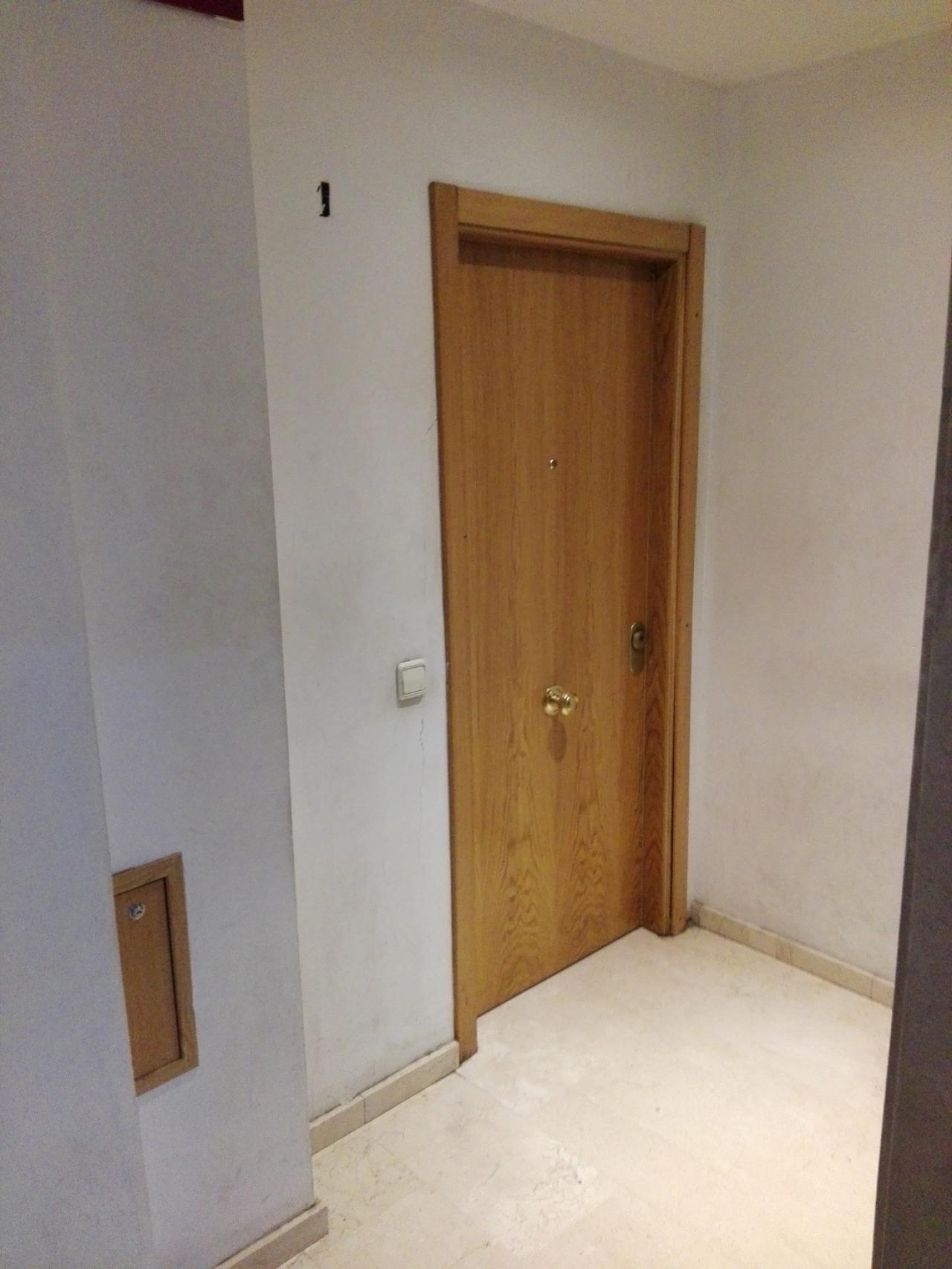 El 133 es un edificio más nuevo que el 127 y en los rellanos no hay prostitutas