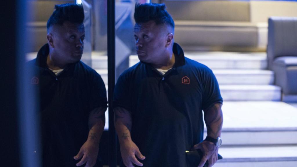 Juan trabaja durante la semana en la discoteca Blackhaus de Madrid.