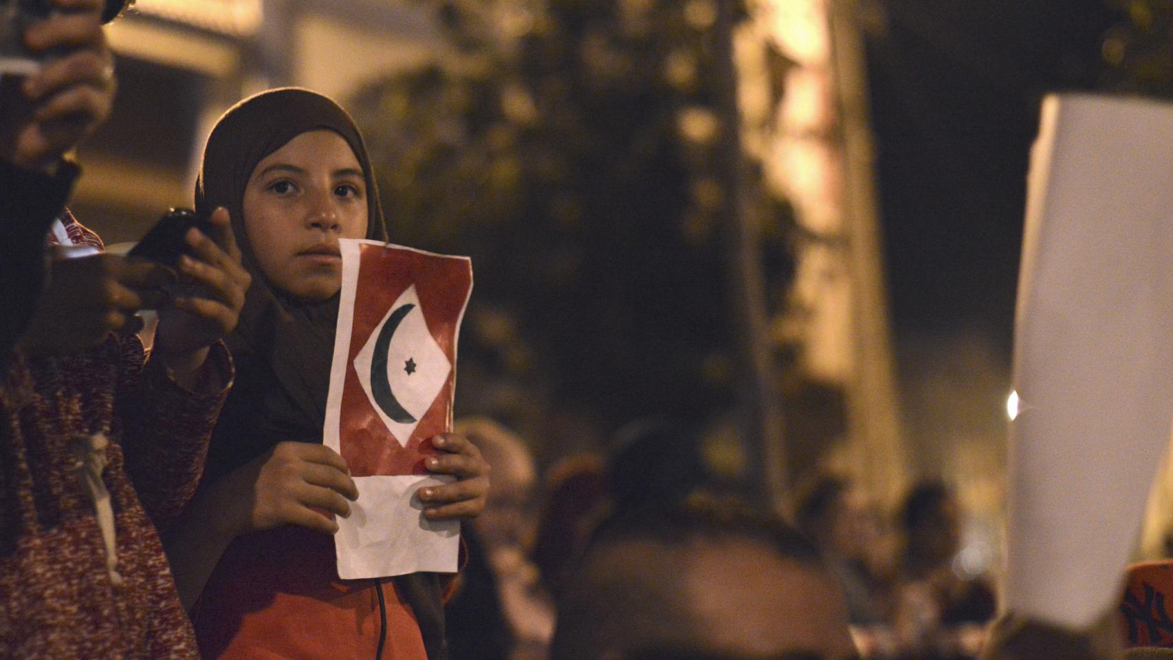 Una de las mujeres presentes en la última manifestación en Alhucemas.